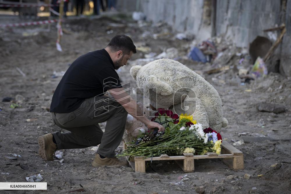 Zelenskyy Paid Tribute to the Victims of the Russian Strike in Kyiv - Ukraine