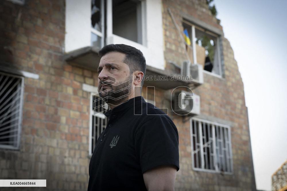 Zelenskyy Paid Tribute to the Victims of the Russian Strike in Kyiv - Ukraine