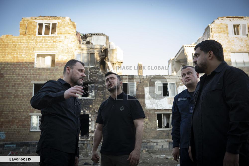 Zelenskyy Paid Tribute to the Victims of the Russian Strike in Kyiv - Ukraine