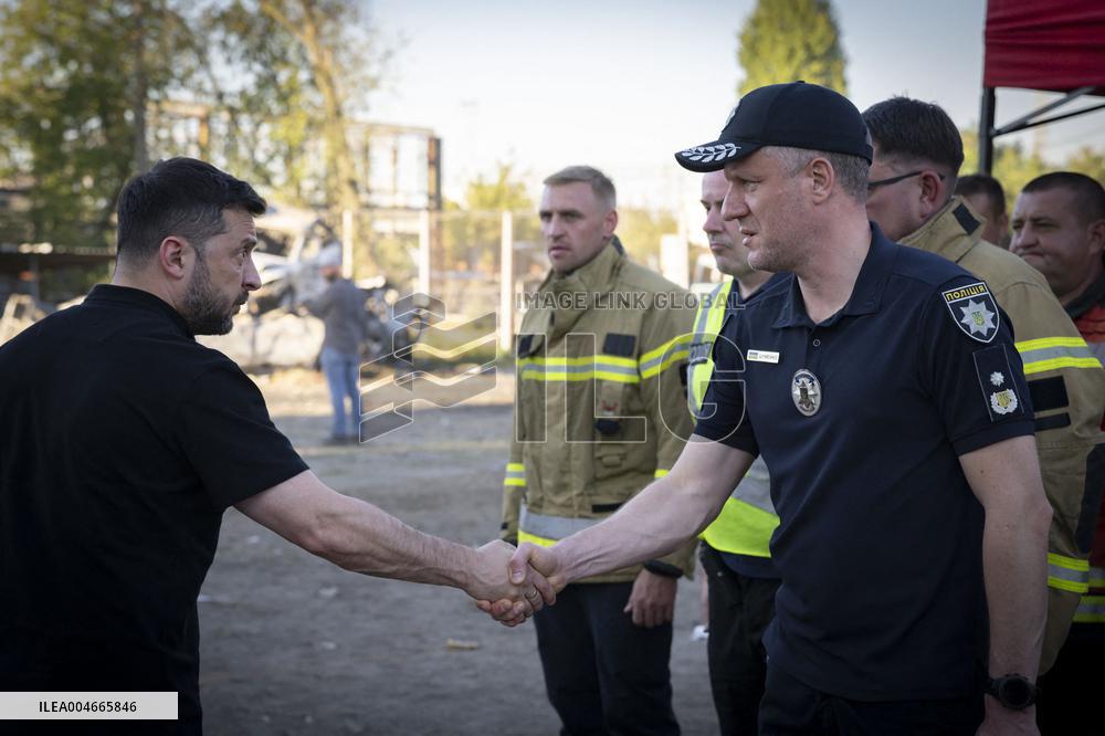 Zelenskyy Paid Tribute to the Victims of the Russian Strike in Kyiv - Ukraine