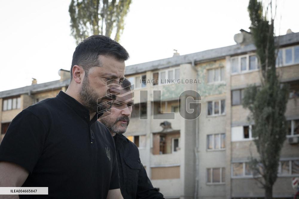 Zelenskyy Paid Tribute to the Victims of the Russian Strike in Kyiv - Ukraine