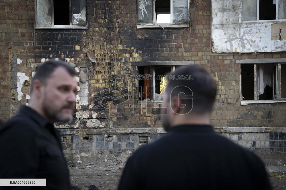 Zelenskyy Paid Tribute to the Victims of the Russian Strike in Kyiv - Ukraine