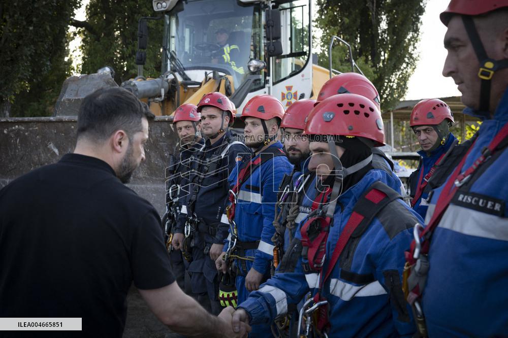 Zelenskyy Paid Tribute to the Victims of the Russian Strike in Kyiv - Ukraine