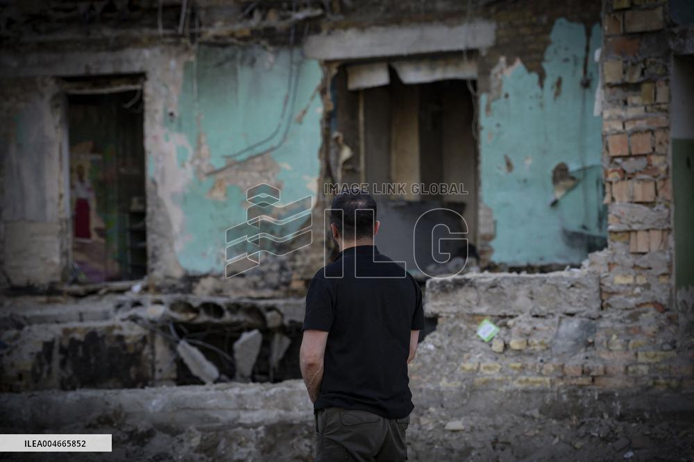 Zelenskyy Paid Tribute to the Victims of the Russian Strike in Kyiv - Ukraine