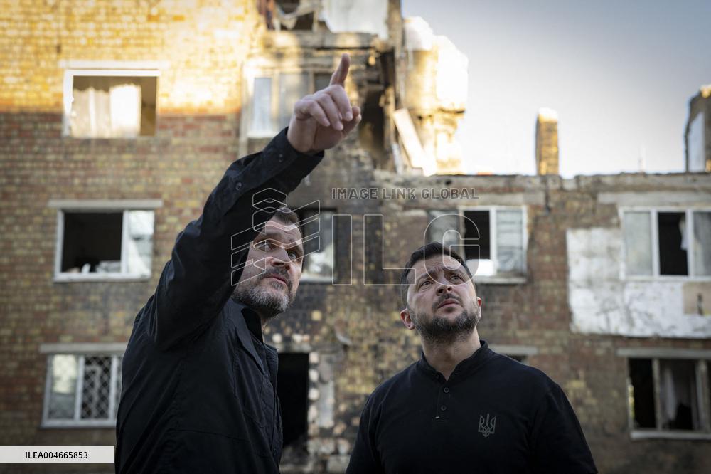 Zelenskyy Paid Tribute to the Victims of the Russian Strike in Kyiv - Ukraine