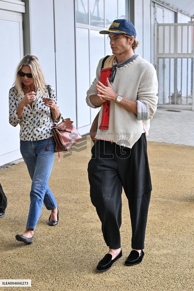 Venice Kate Moss Jordan Barrett Airport Arrivals JR