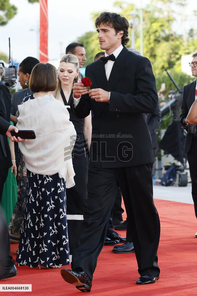 Venice - Jacob Elordi gives a rose to his mother on the carpet  MP