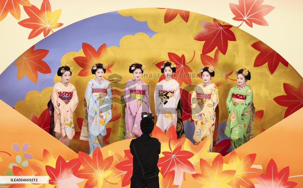 Maiko entertainers photo shoot