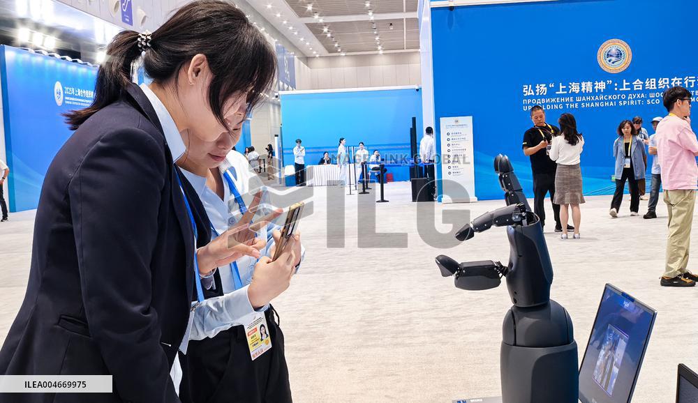 Robots Welcome World Media At The SCO - Tianjin
