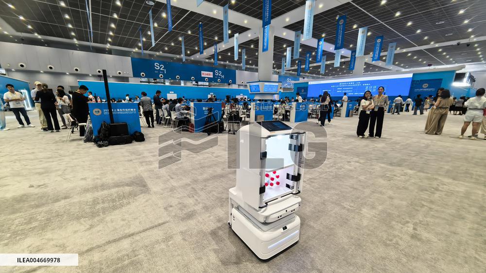 Robots Welcome World Media At The SCO - Tianjin