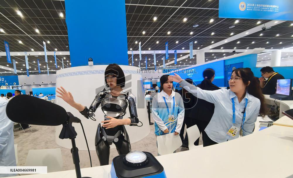Robots Welcome World Media At The SCO - Tianjin