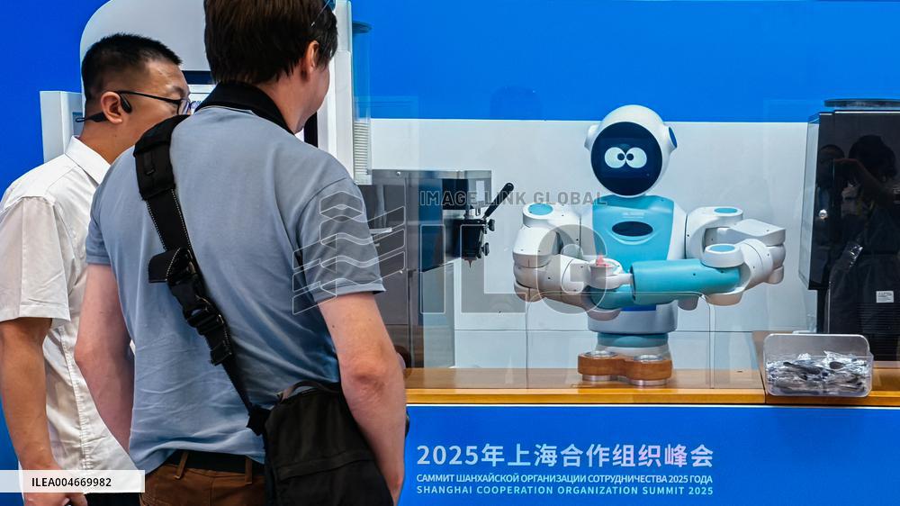 Robots Welcome World Media At The SCO - Tianjin
