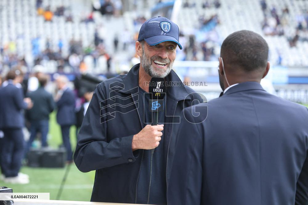Celebs at Paris FC vs Metz - Paris