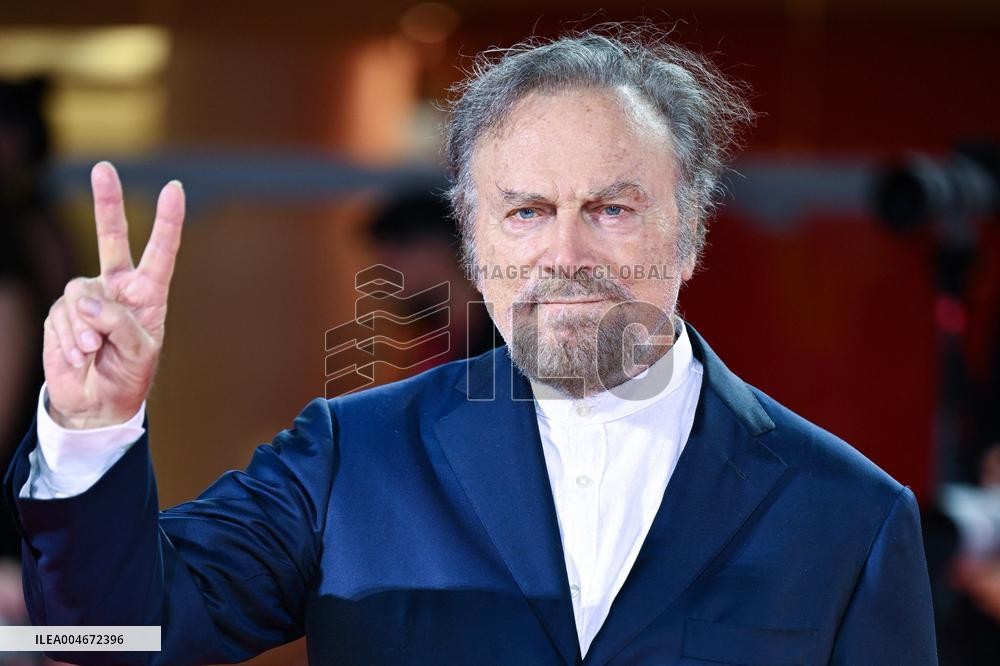 Venice Father Mother Sister Brother Premiere AM