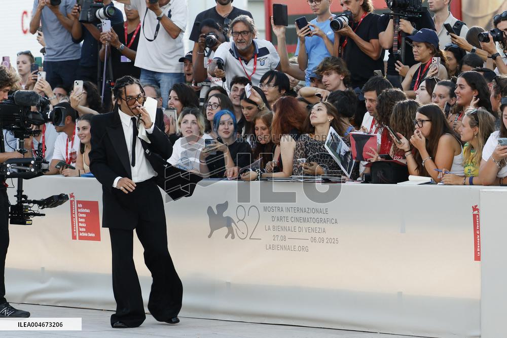 Venice - Red carpet film FATHER MOTHER SISTER BROTHER  MP