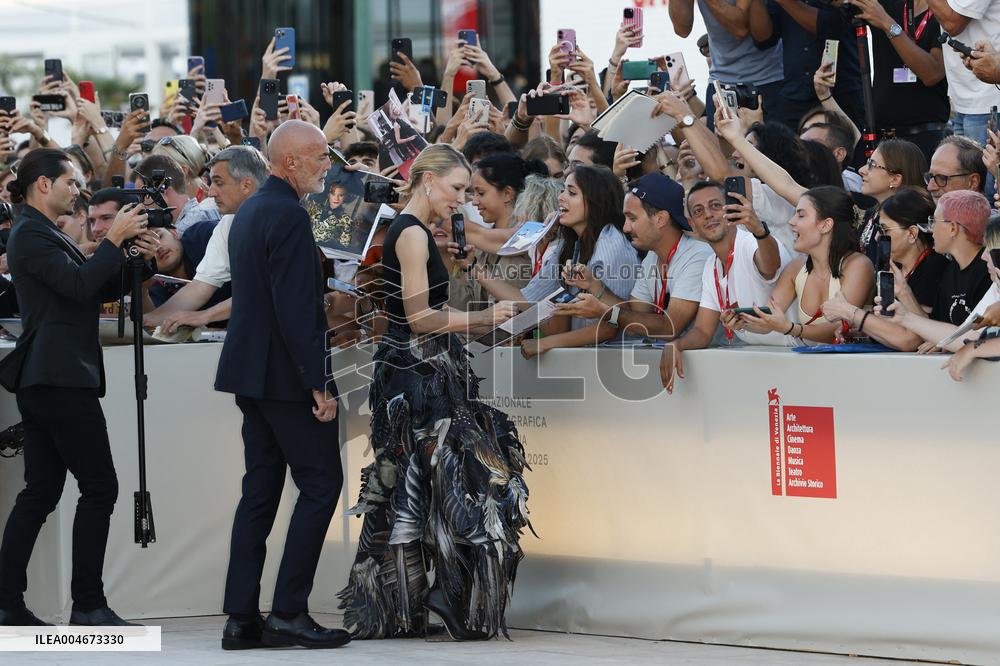 Venice - Red carpet film FATHER MOTHER SISTER BROTHER  MP
