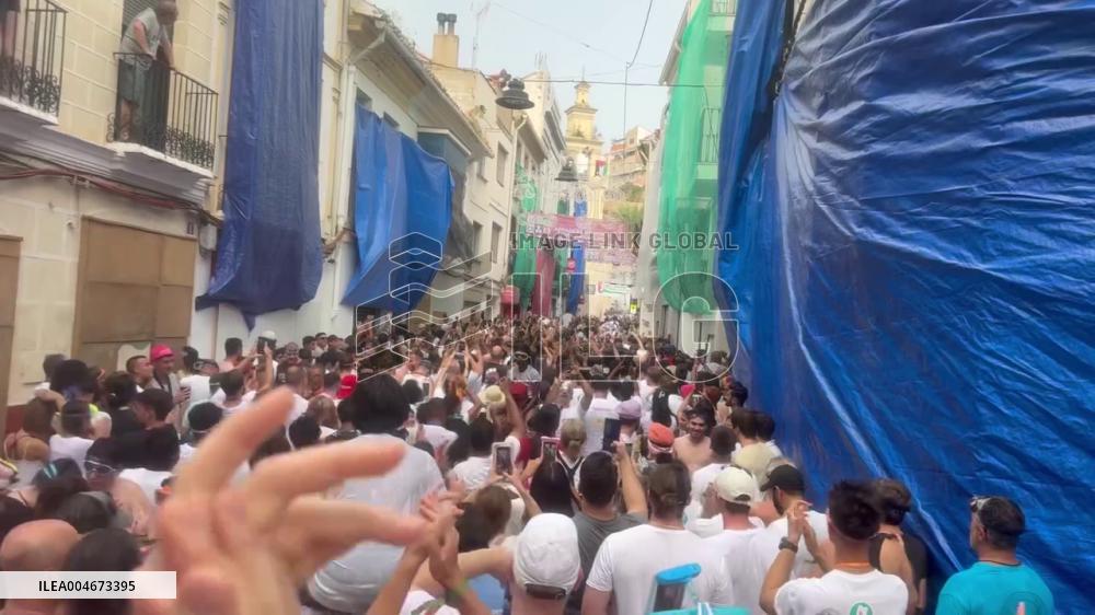 Spain: La Tomatina Marks 80th Anniversary With Massive Tomato Fight in Valencia 3