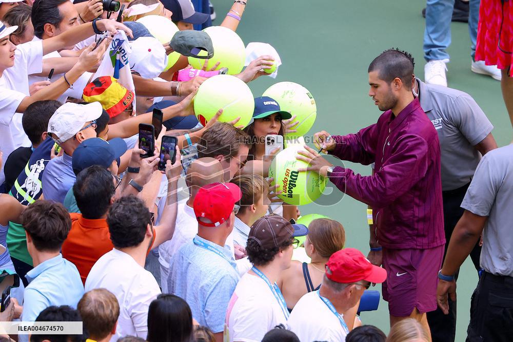Carlos Alcaraz With Fans At The US Open - NYC