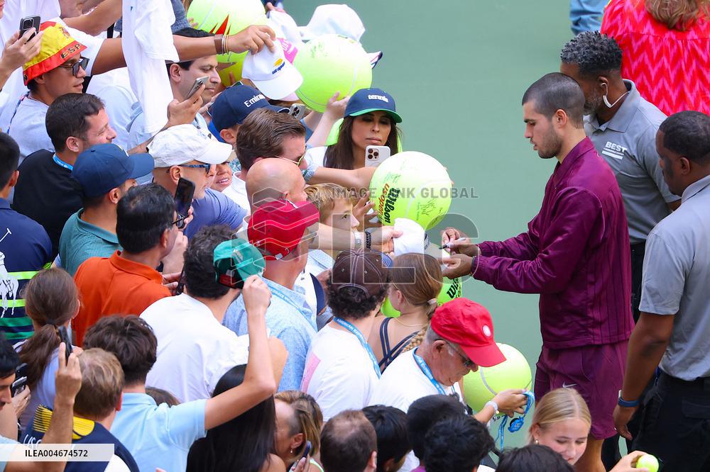 Carlos Alcaraz With Fans At The US Open - NYC
