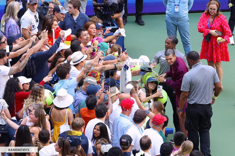 Carlos Alcaraz With Fans At The US Open - NYC