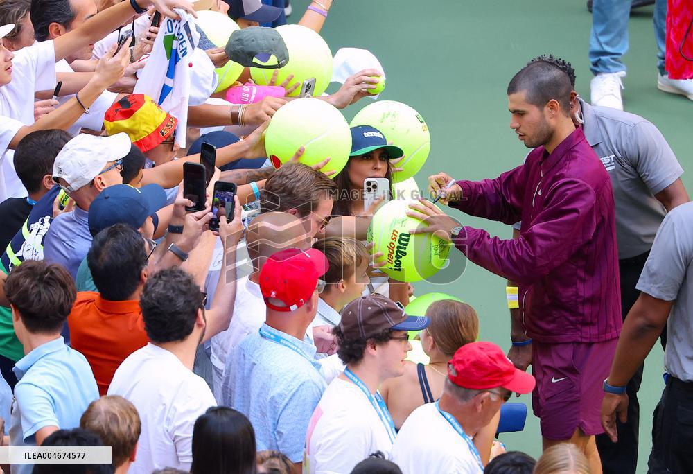Carlos Alcaraz With Fans At The US Open - NYC
