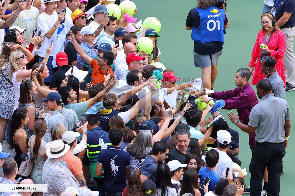 Carlos Alcaraz With Fans At The US Open - NYC