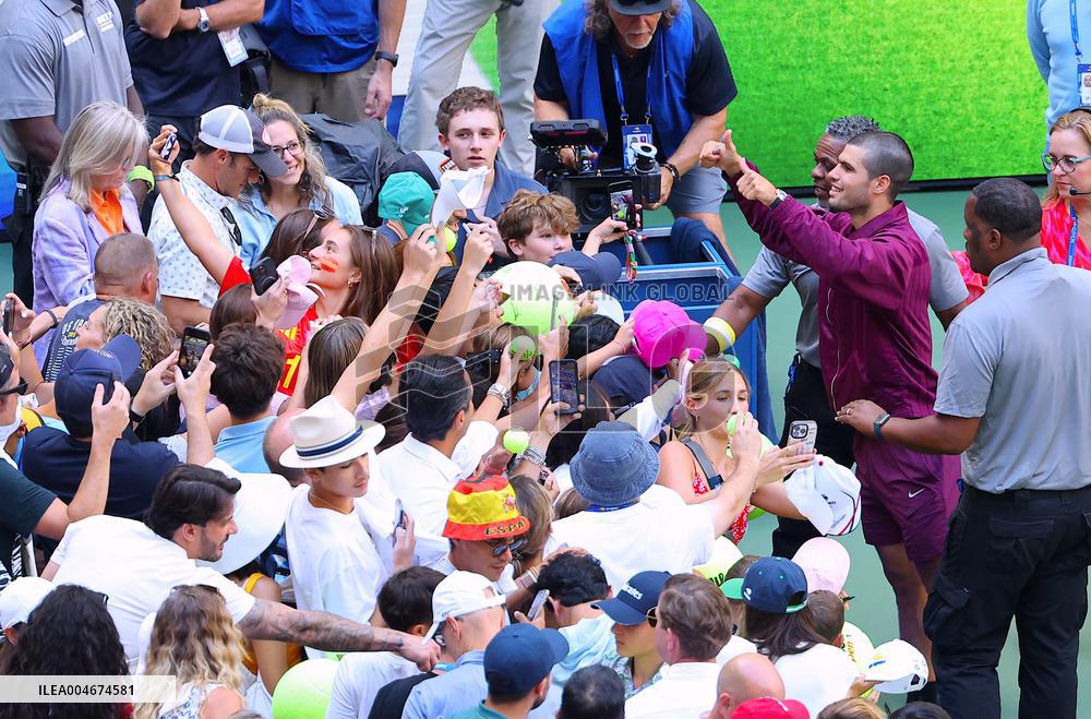 Carlos Alcaraz With Fans At The US Open - NYC