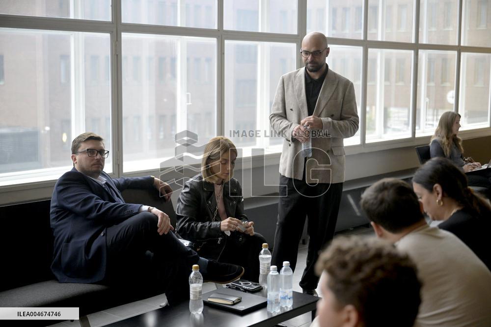 Eagle S:n kapteenia ja perämiehiä syytetään joulupäivän kaapelirikoista Suomenlahdella - vastaajien kuuleminen