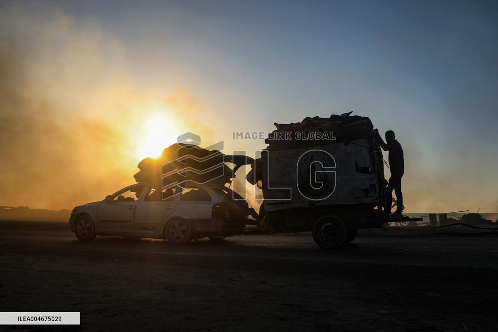 Palestinians Fleeing from The North of The Gaza Strip
