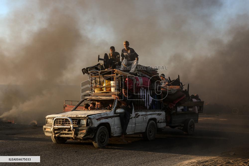 Palestinians Fleeing from The North of The Gaza Strip