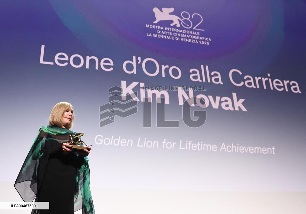 Venice - Kim Novak Receives Kim Novak Golden Lion for Lifetime Achievement