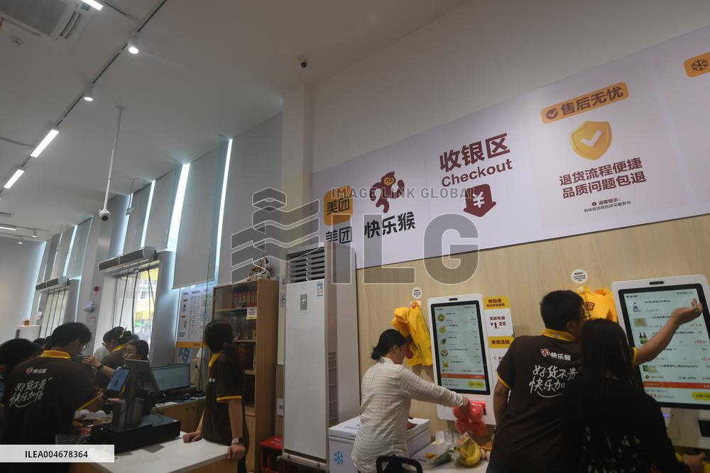 First Discount Supermarket Under Meituan in China