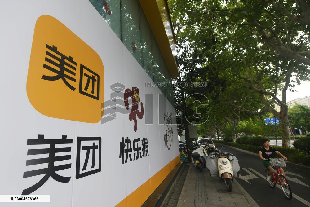 First Discount Supermarket Under Meituan in China