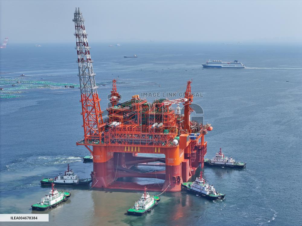 Large Floating Natural Gas Production Unit Scarabeo 5