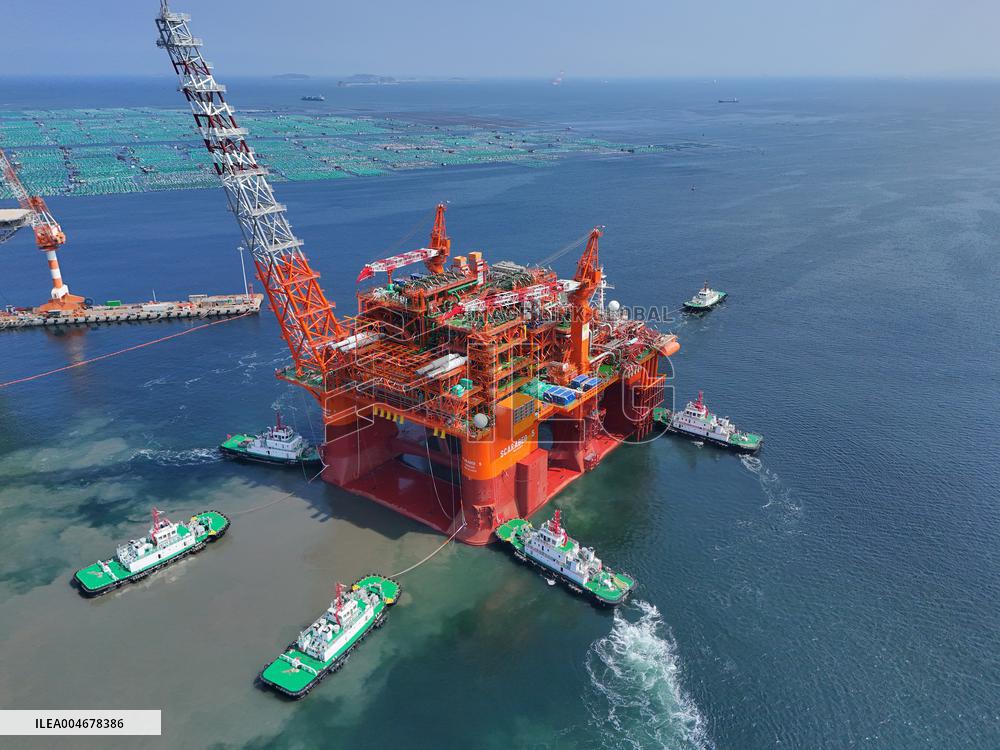 Large Floating Natural Gas Production Unit Scarabeo 5