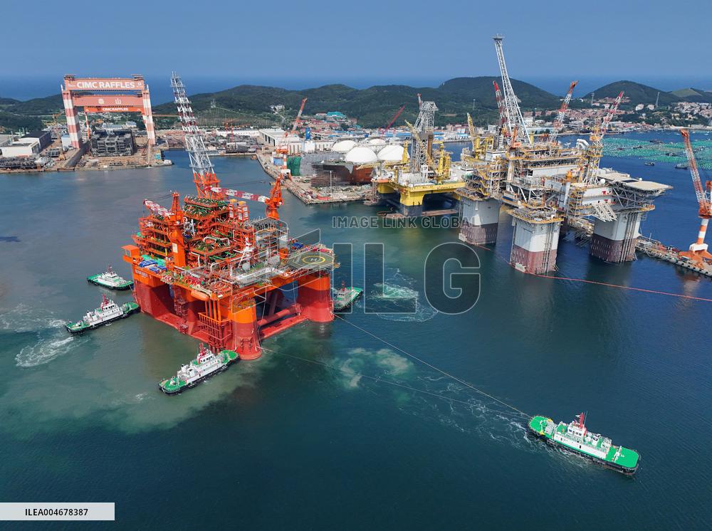 Large Floating Natural Gas Production Unit Scarabeo 5