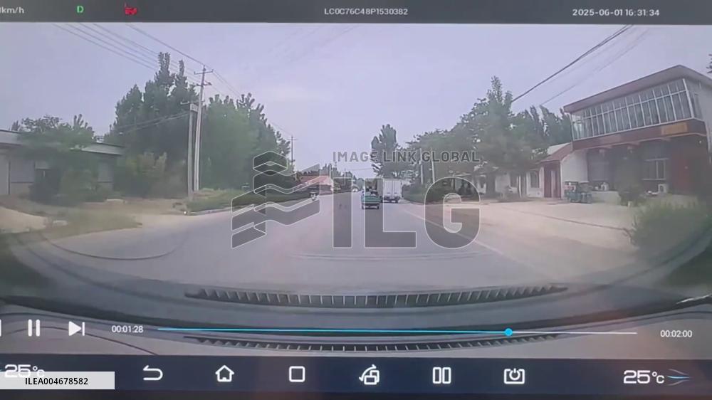 China: Loose Horse Crashes Into Car on Highway in Shandong