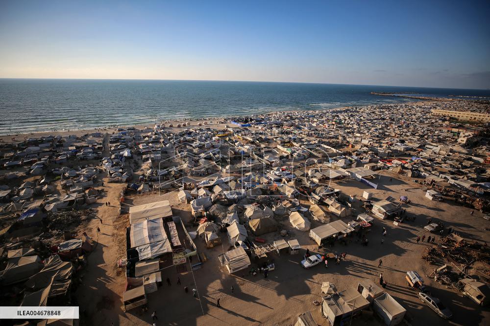 Displaced Palestinians On Al-Rasheed Street - Gaza City