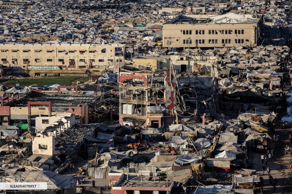 Displaced Palestinians On Al-Rasheed Street - Gaza City