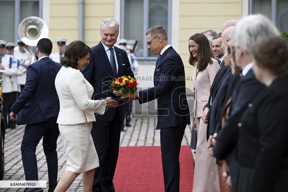 Liettuan presidentti Gitanas Naus da on vierailulla Suomessa, mediatilaisuus
