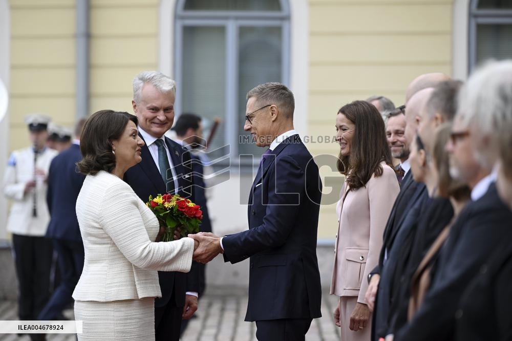 Liettuan presidentti Gitanas Naus da on vierailulla Suomessa, mediatilaisuus