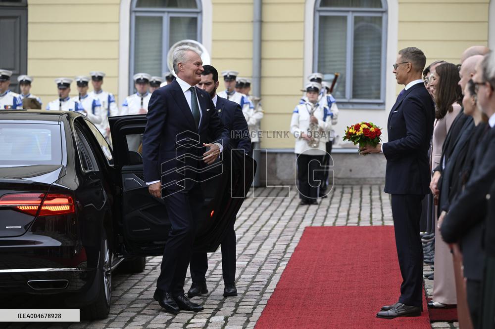 Liettuan presidentti Gitanas Naus da on vierailulla Suomessa, mediatilaisuus