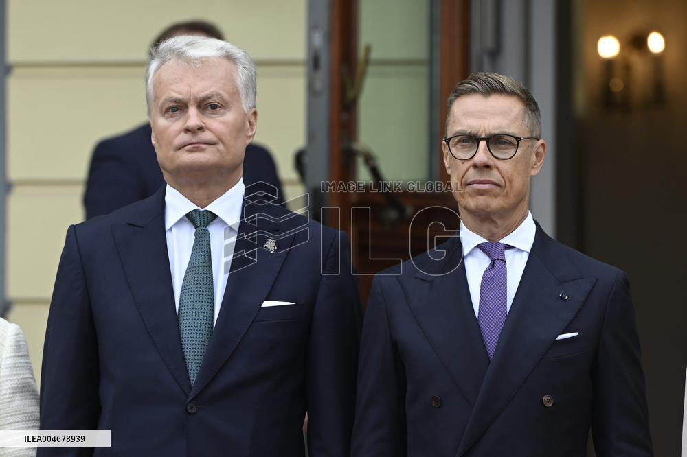 Liettuan presidentti Gitanas Naus da on vierailulla Suomessa, mediatilaisuus