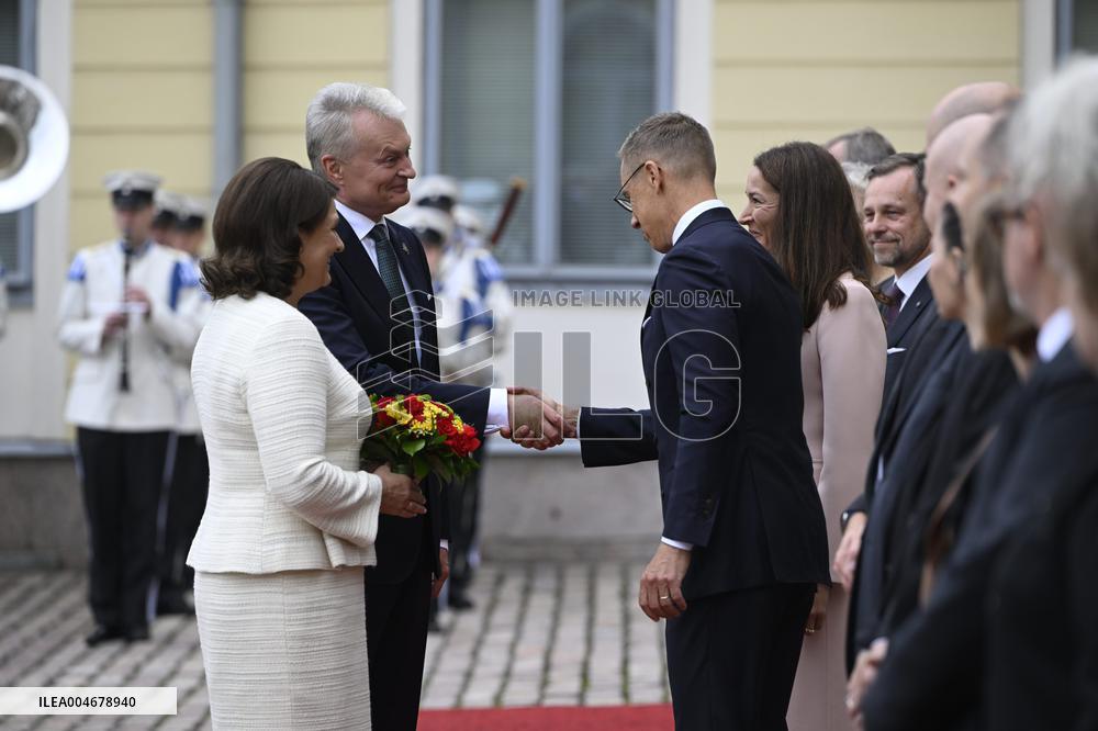 Liettuan presidentti Gitanas Naus da on vierailulla Suomessa, mediatilaisuus