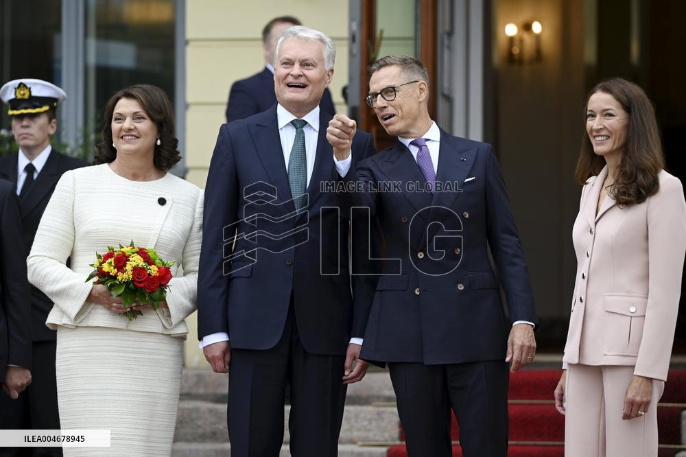 Liettuan presidentti Gitanas Naus da on vierailulla Suomessa, mediatilaisuus