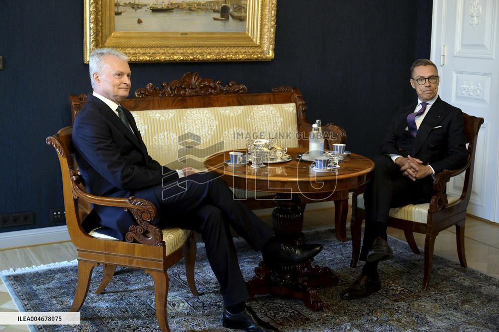 Liettuan presidentti Gitanas Naus da on vierailulla Suomessa, mediatilaisuus