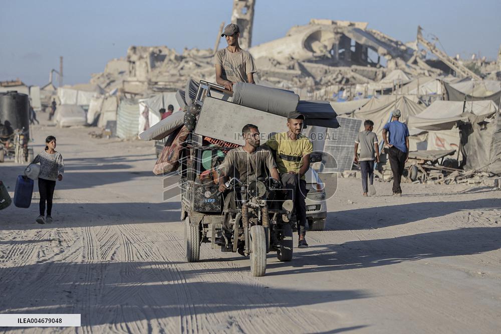 Gaza Civilians Flee Amid Israeli Offensive - Palestine