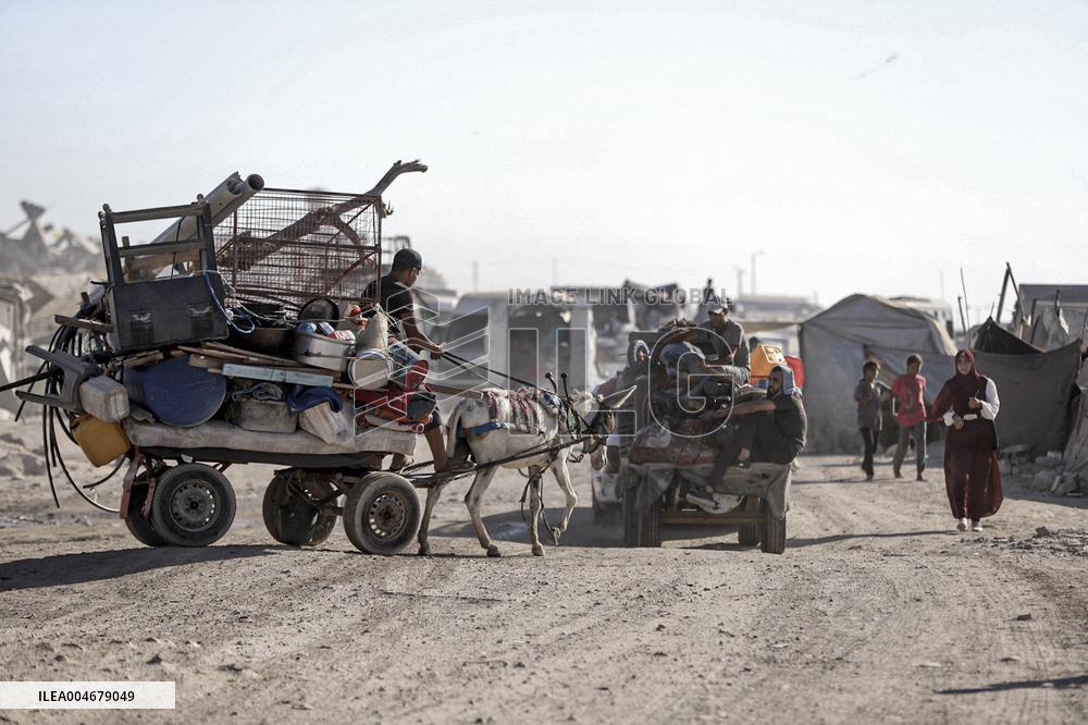 Gaza Civilians Flee Amid Israeli Offensive - Palestine