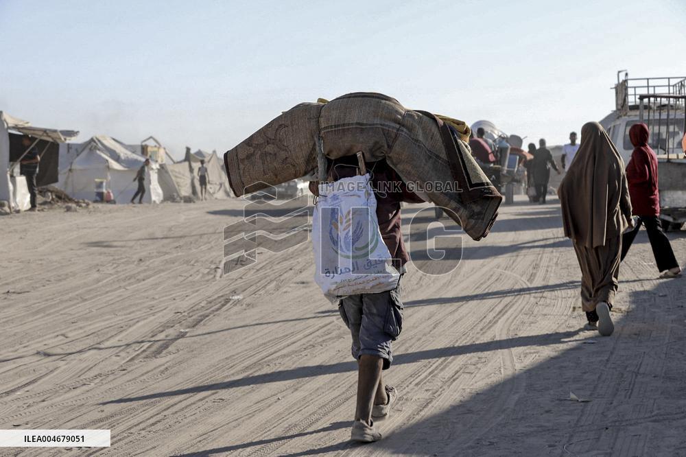 Gaza Civilians Flee Amid Israeli Offensive - Palestine