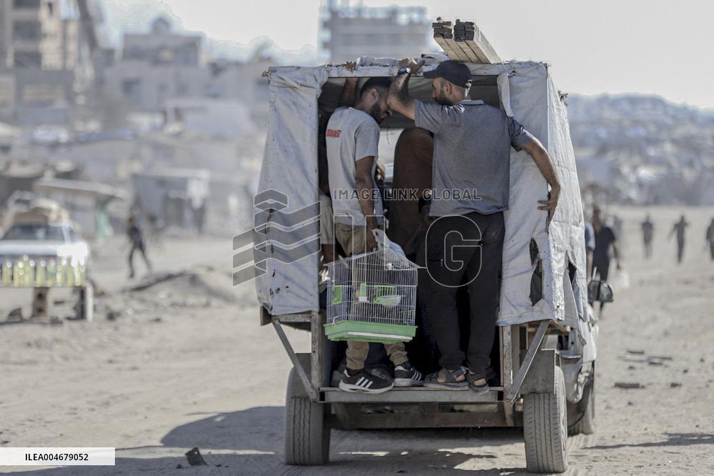 Gaza Civilians Flee Amid Israeli Offensive - Palestine